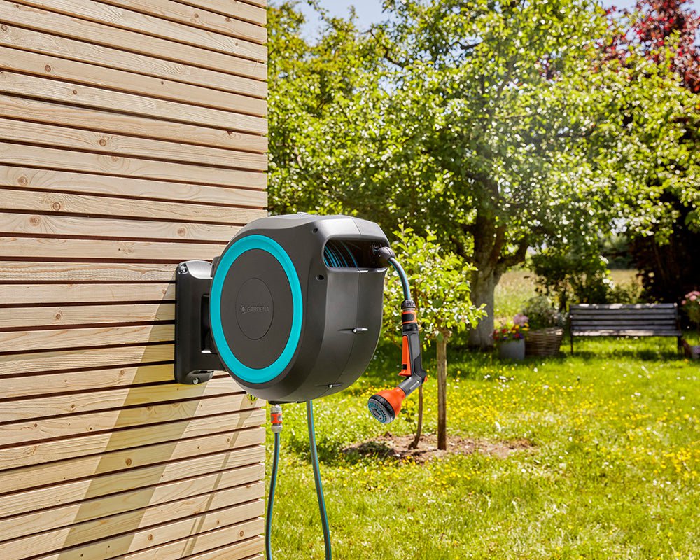 Gardena Wall-Mounted Hose Reel RollUp M/L 25m – Automatic Roll Control & Premium Hose